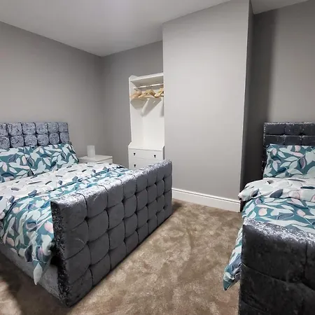 Park House Modernised 2 Bedroom *