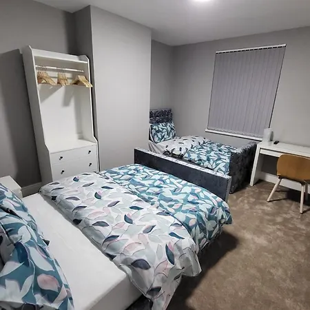 Park House Modernised 2 Bedroom Apartment Leeds (West Yorkshire)