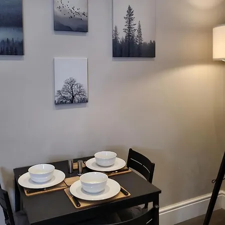 Park House Modernised 2 Bedroom Apartment Leeds (West Yorkshire)