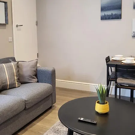 Park House Modernised 2 Bedroom Leeds (West Yorkshire)