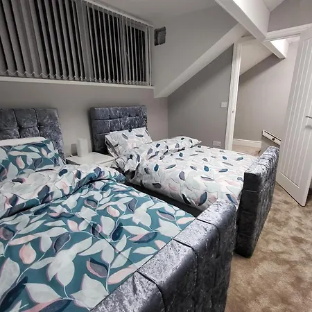 Park House Modernised 2 Bedroom *